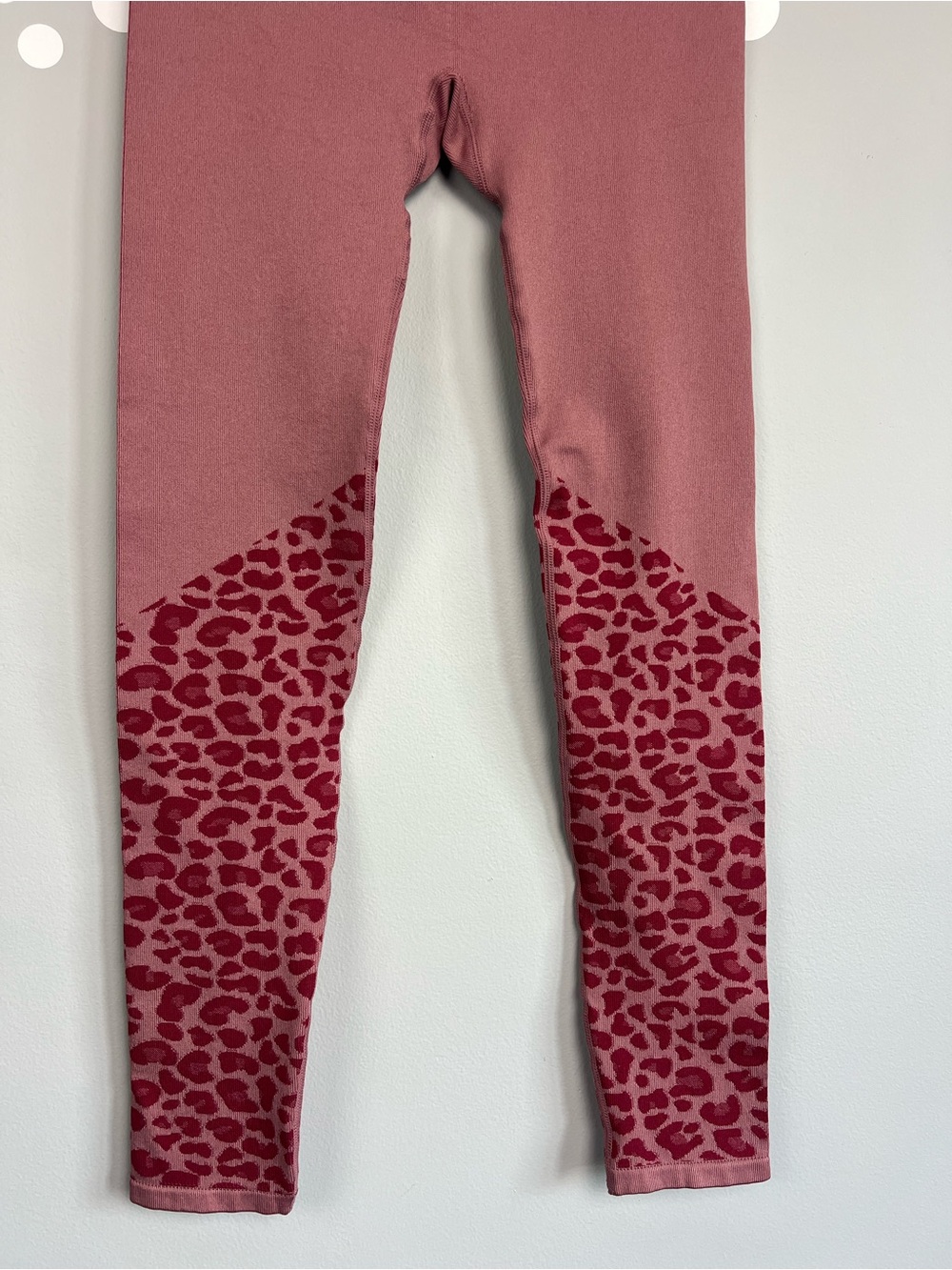 Fabletics High Waisted Seamless Leopard Leggings Pink Red Size S Activewear Athl - Picture 2 of 9